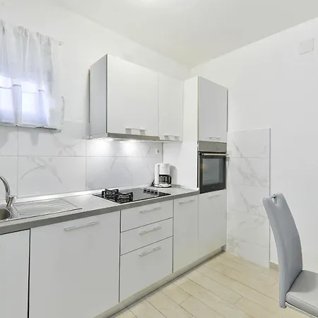 公寓 Stadion 扎达尔