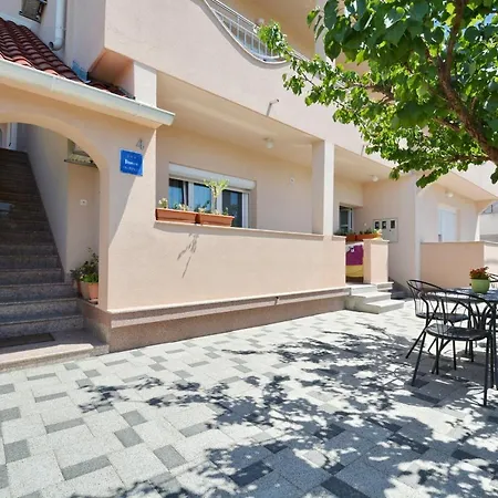 公寓 Stadion 扎达尔